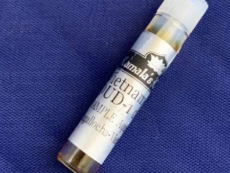 One drop of pure Vietnamese Oud (Aquillaria agallocha) Fashion